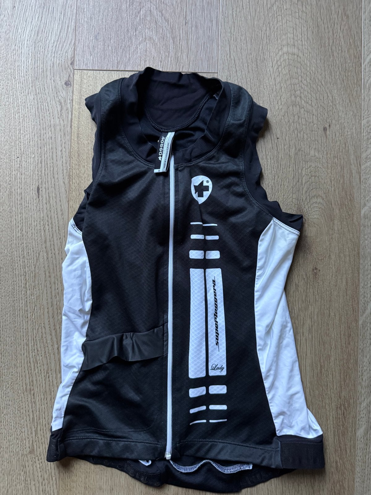 Assos Superleggera Lady fietsvest - Maat S, Zwart, Ophalen of Verzenden, Zo goed als nieuw, Hardlopen of Fietsen