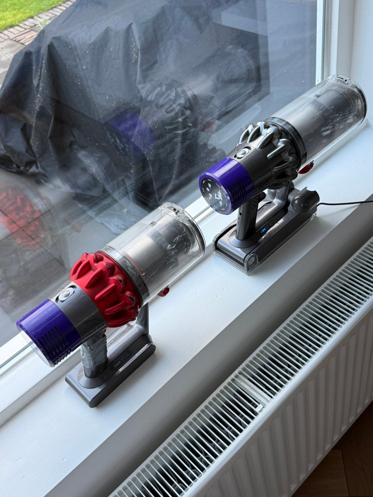 Voor de opknapper: 2x Dyson V10 & V11 – motor/accu goed, Gebruikt, Ophalen of Verzenden, Reservoir, Steelstofzuiger