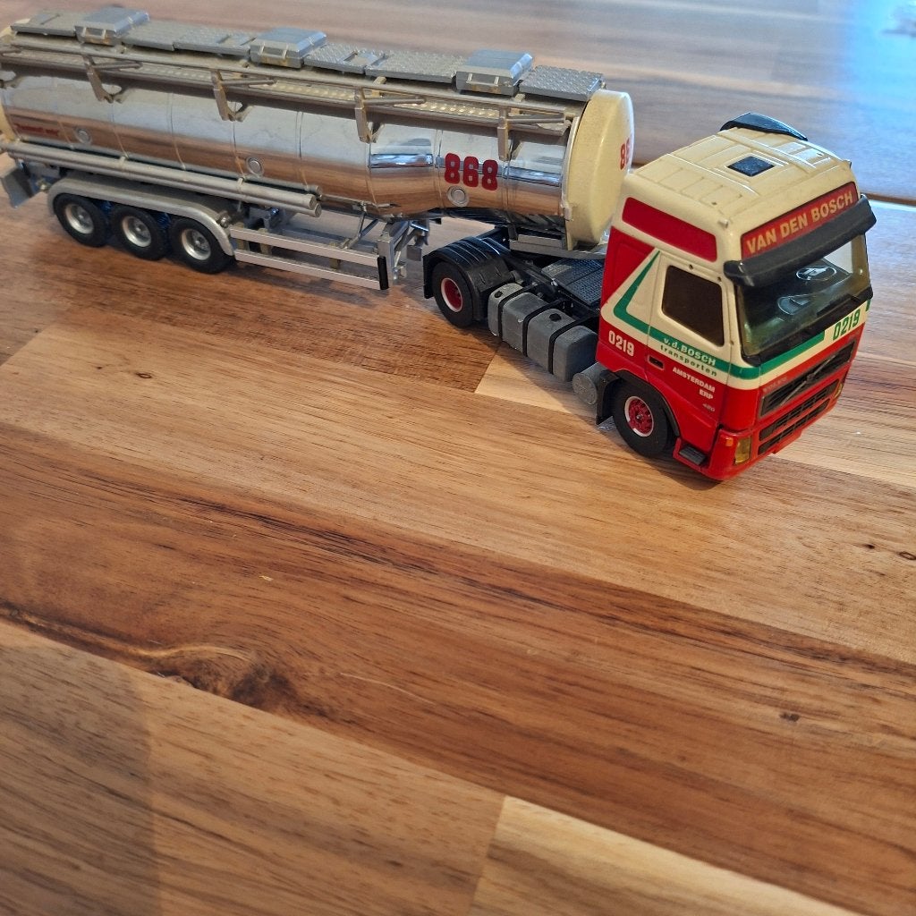 TEKNO Volvo FH04 Van Den Bosch Tankoplegger ERP/AMSTERDAM., Ophalen of Verzenden, Zo goed als nieuw, Bus of Vrachtwagen, Tekno