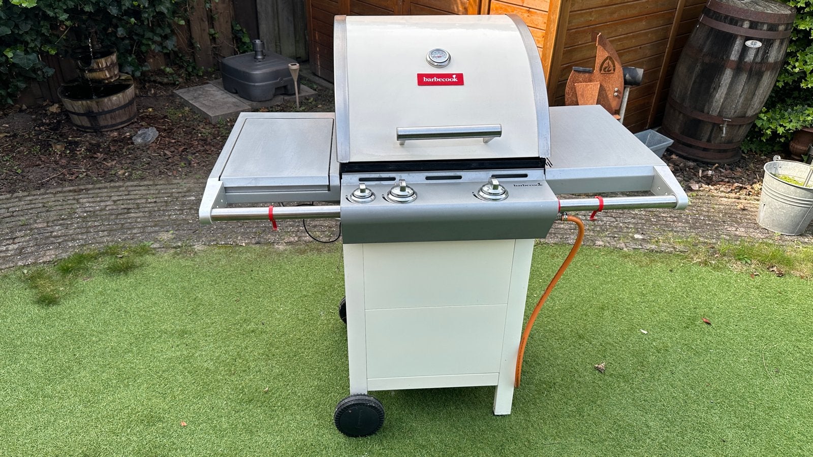Barbecook BBQ met 2 pitten en zijbrander, zeer nette staat, Ophalen, Gebruikt