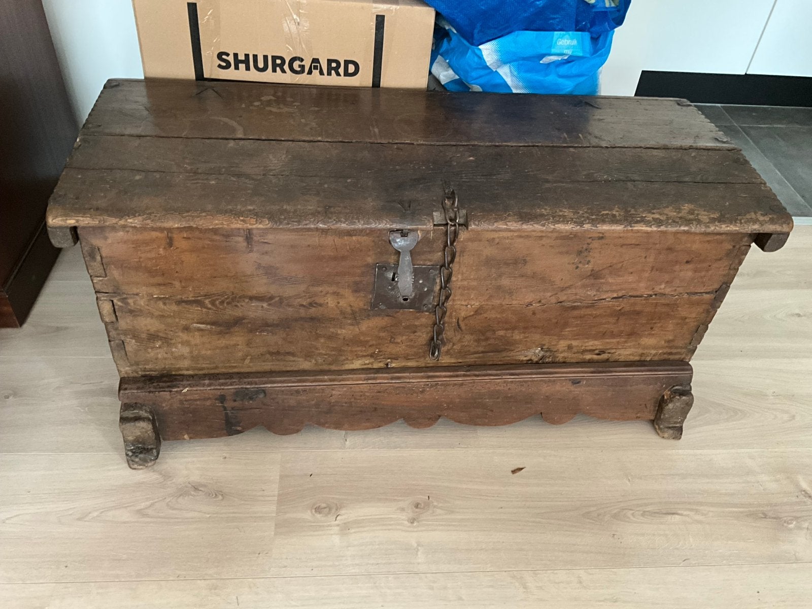 Antieke houten deken kist met metalen sluiting dn sleutel, Ophalen