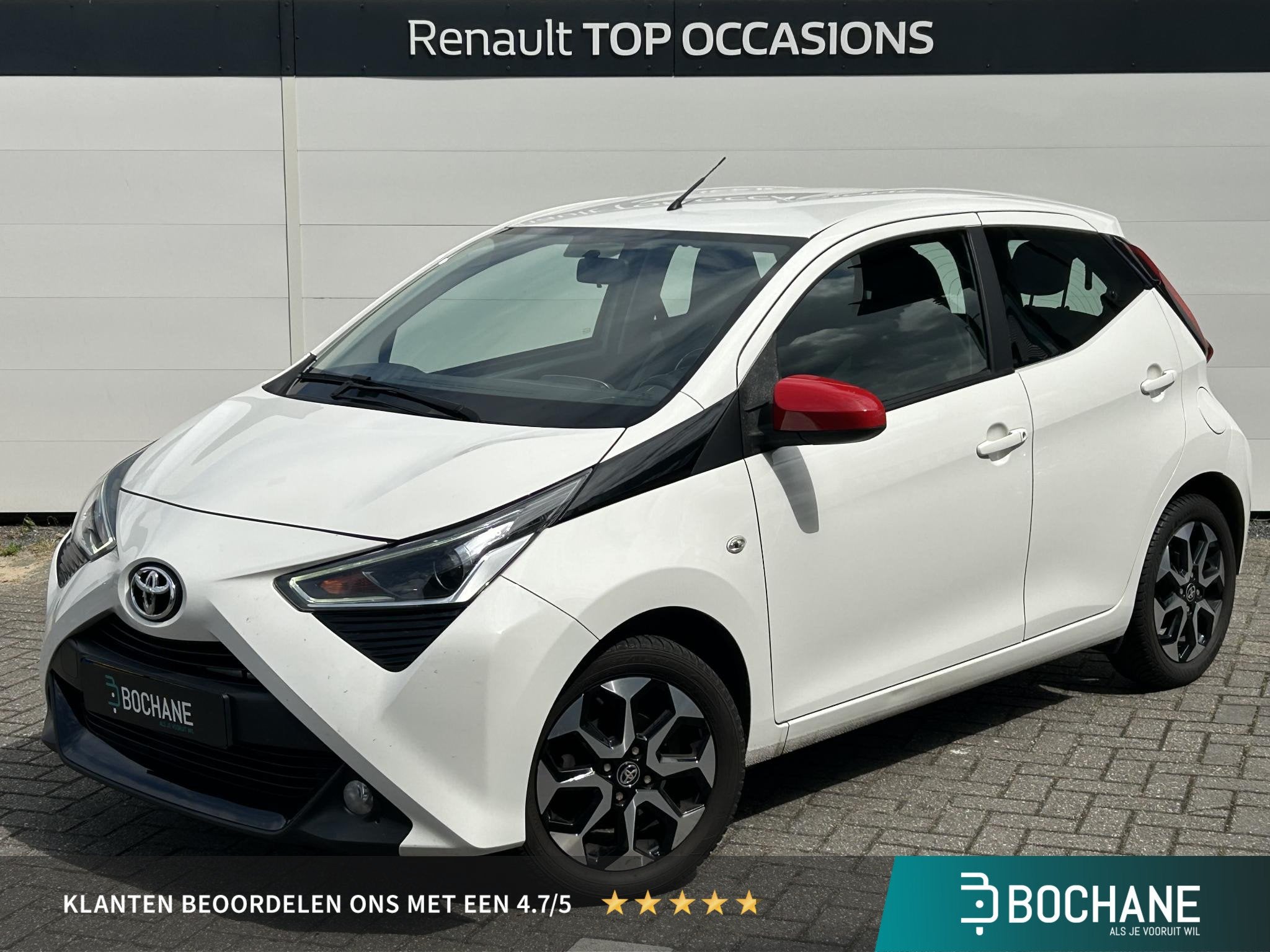 Toyota Aygo 1.0 VVT-i x-cite | Carplay | Camera | 15" Velgen, Stof, Gebruikt, Met garantie (alle), 4 stoelen