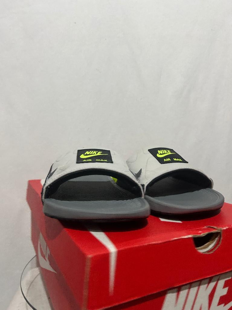 ALS NIEUW! Maat 46 - Nike Air Max 90 Slide Grey Volt Black, Kleding | Heren, Schoenen, Slippers, Overige kleuren, Verzenden, Nike