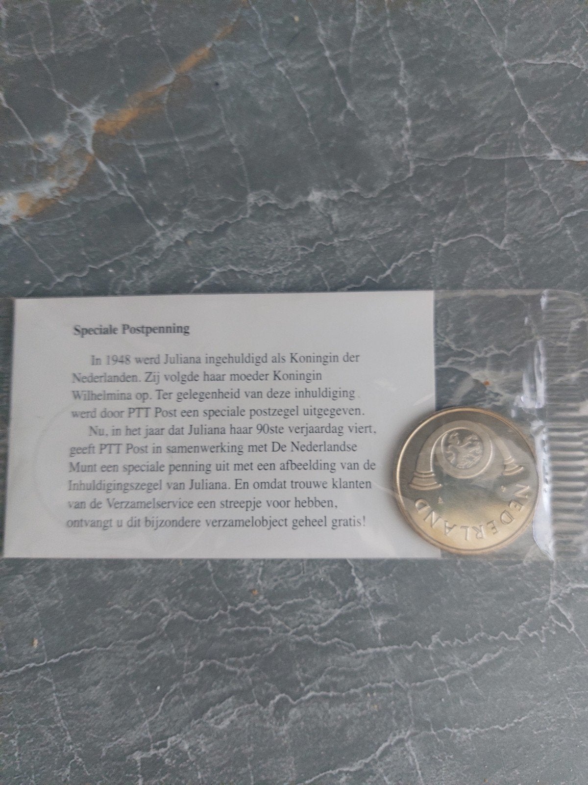 Speciale Postpenning Juliana 90ste verjaardag, Ophalen of Verzenden, Overige materialen, Nederland