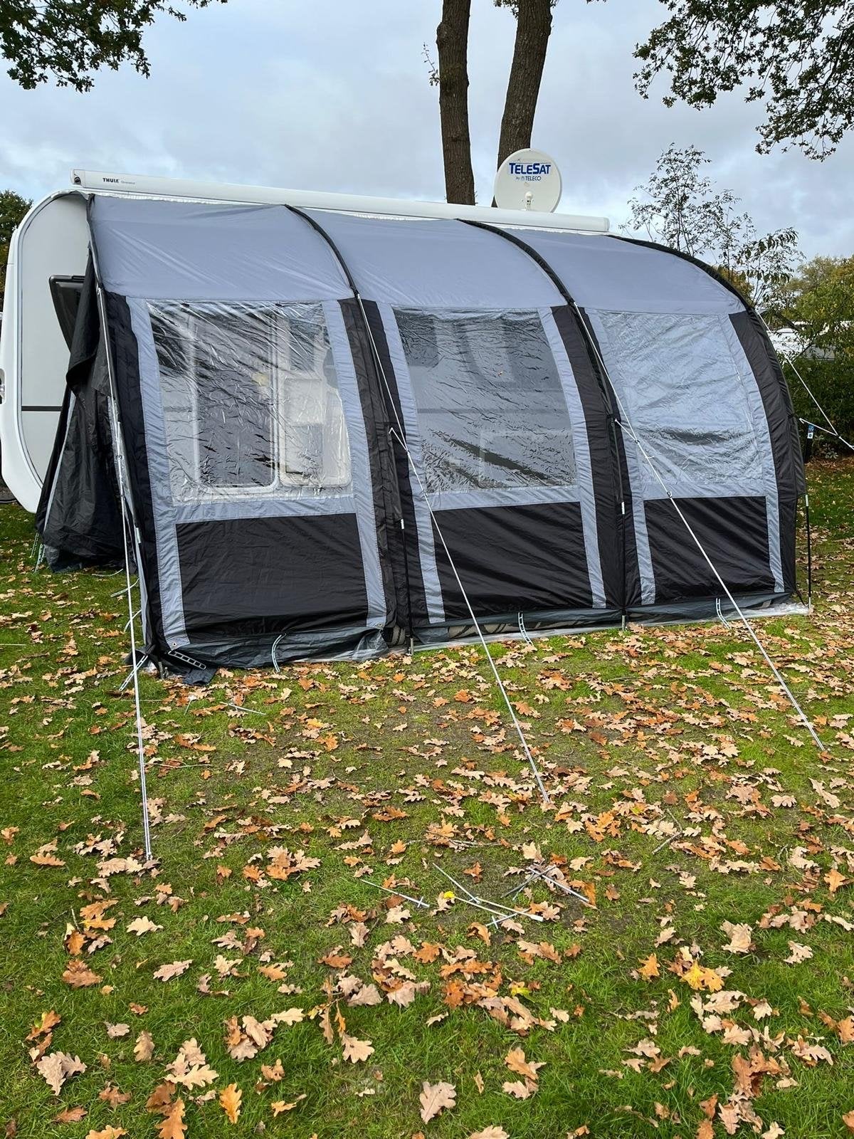 Tekoop een nette viera 390 caravan voortent 2x gebruikrt, Ophalen, Zo goed als nieuw