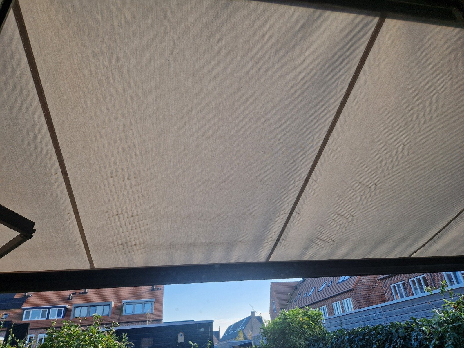 Zonnescherm taupe/zand 4.80m breed, 2.5m diep met Somfy, Ophalen, Gebruikt, 450 cm of meer, Elektrisch