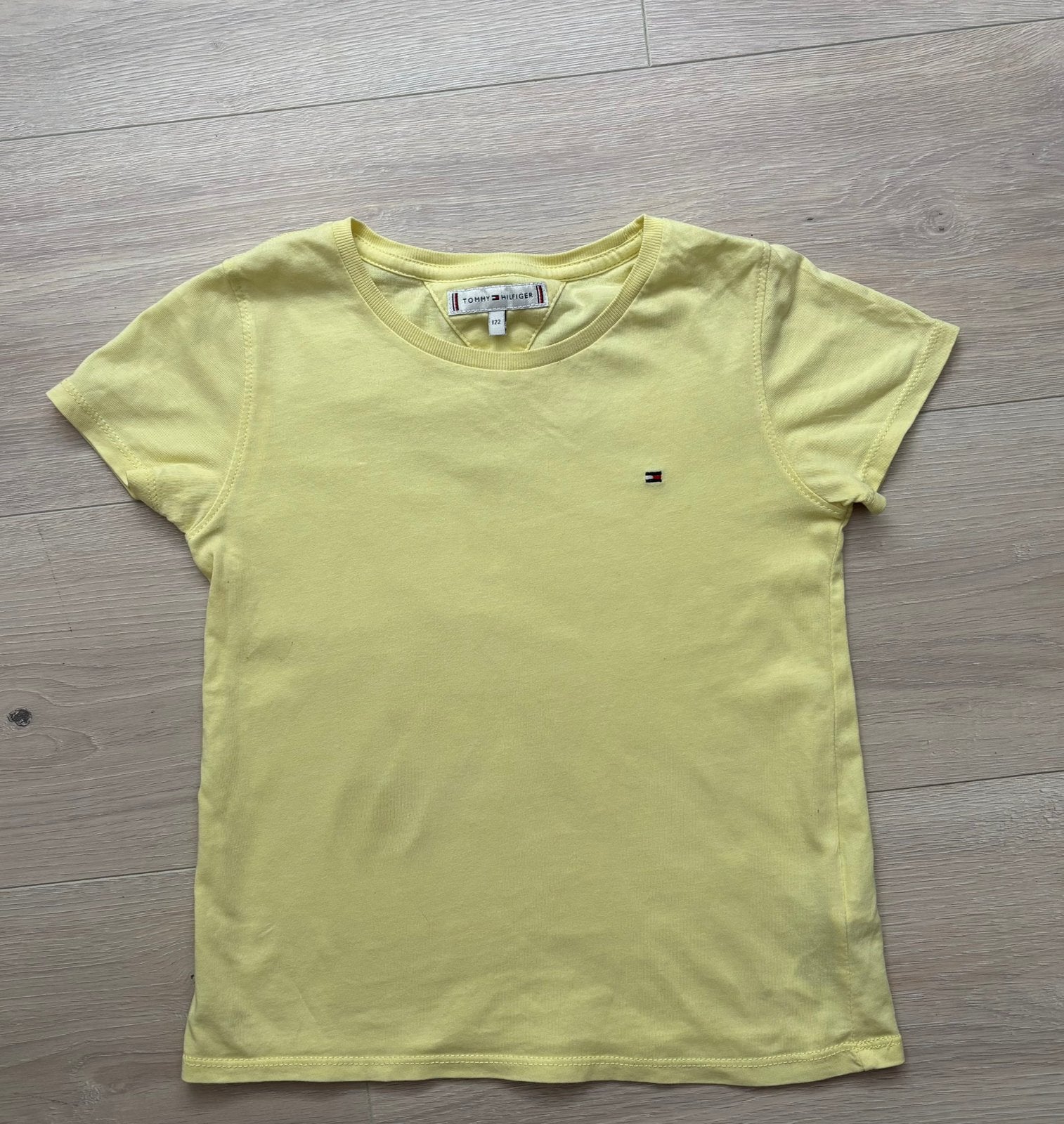 T-shirt maat 122 Tommy Hilfiger, Meisje, Ophalen of Verzenden, Shirt of Longsleeve, Tommy Hilfiger