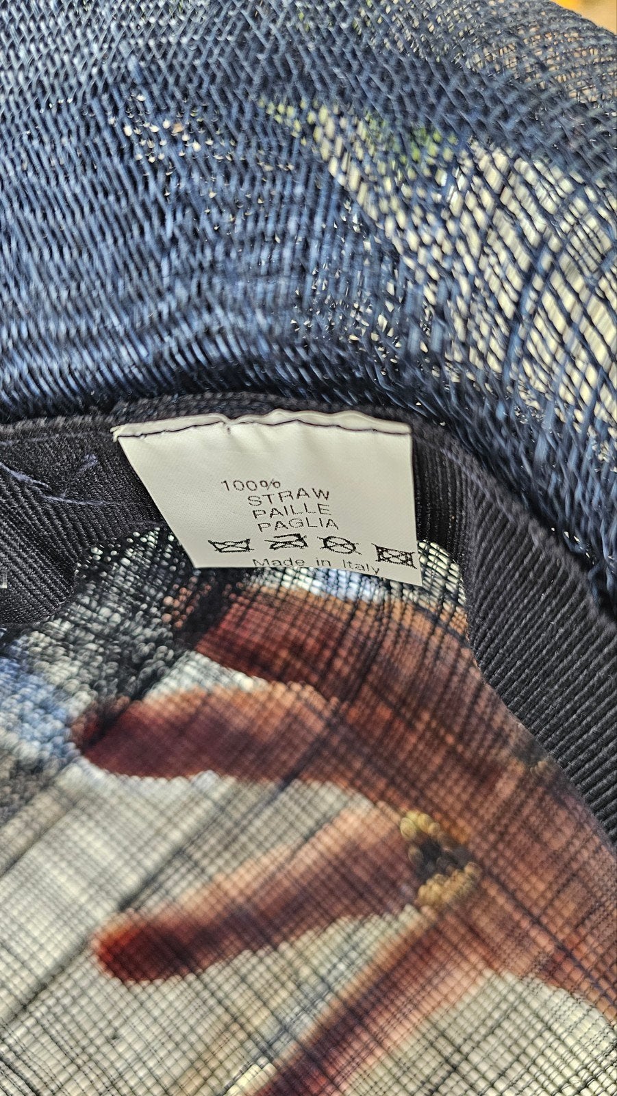 Elegante donkerblauwe italiaanse hoed met bloemdetail, Kleding | Dames, Hoeden en Petten, Ophalen of Verzenden, Zo goed als nieuw