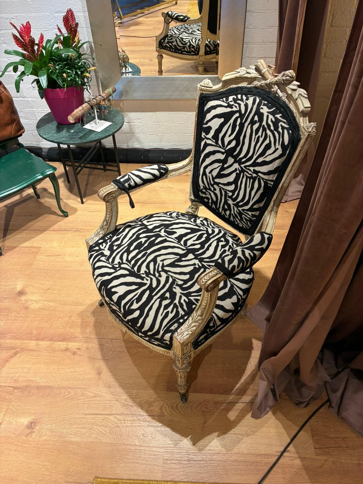 Klasdieke stoel met zebra print, Huis en Inrichting, Fauteuils, Gebruikt, Minder dan 75 cm, Ophalen of Verzenden, Stof