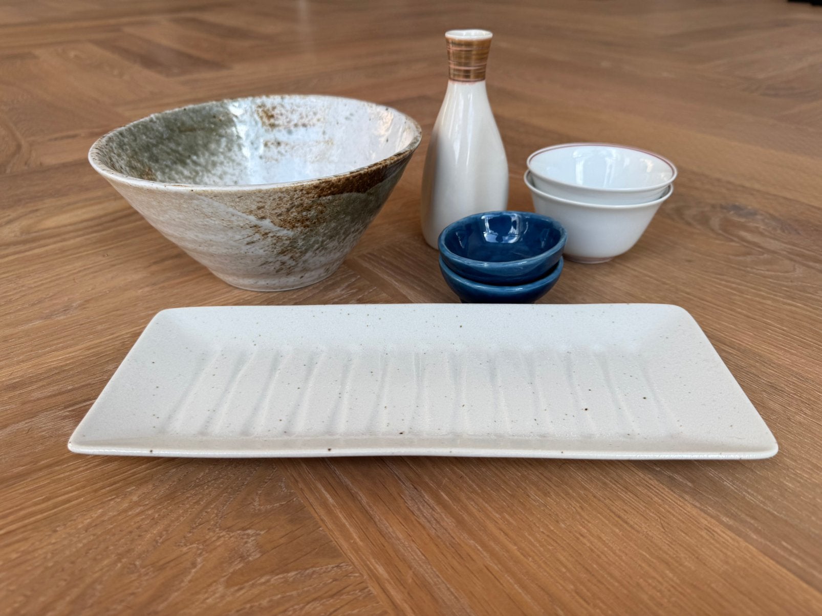 Japanese Arita Ware 7-Piece Tableware & Sake Set, Huis en Inrichting, Keuken | Servies, Ophalen, Aziatisch, Overige merken, Keramiek