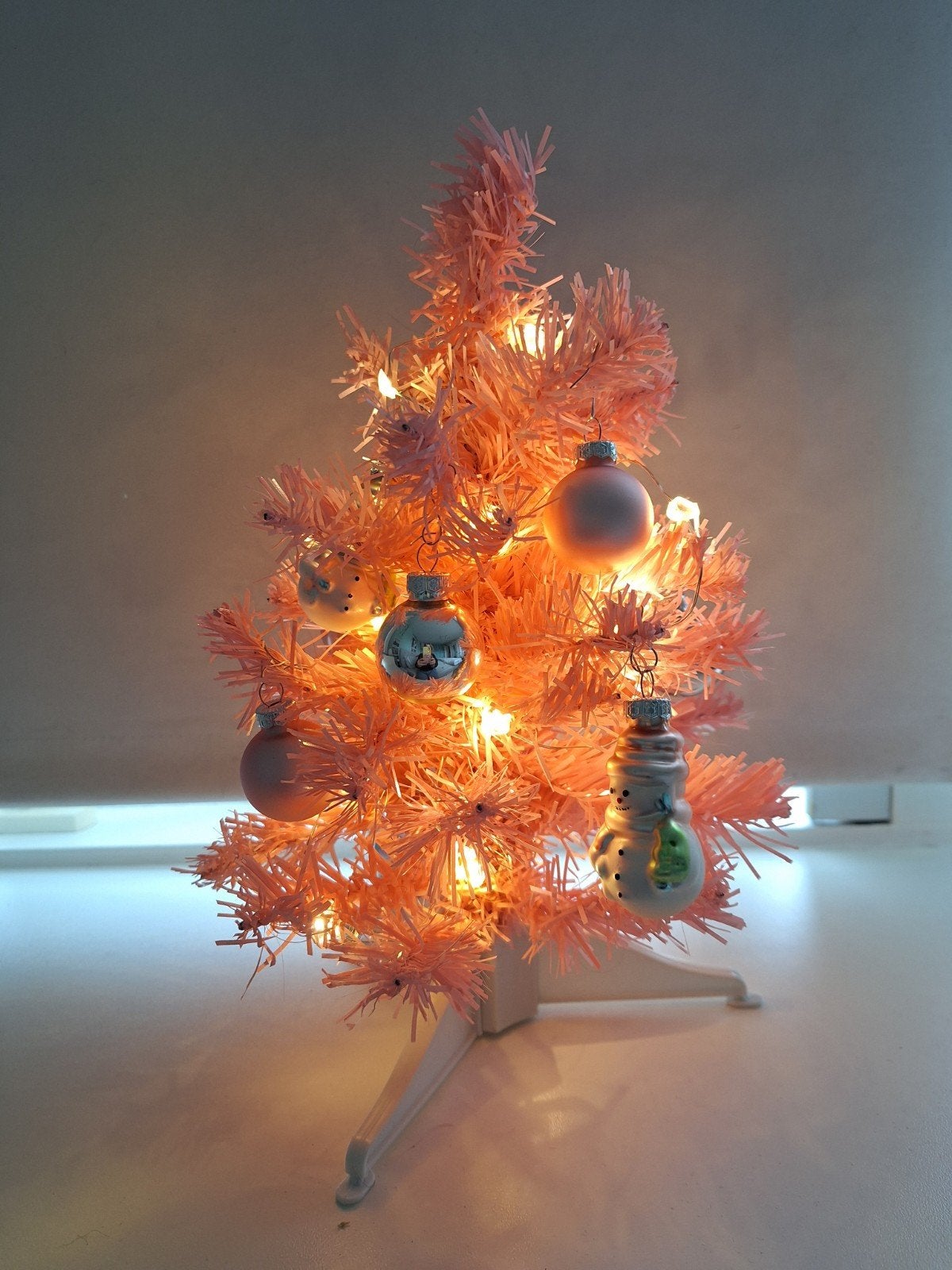 Roze kerstboompje met versiering, Ophalen of Verzenden, Zo goed als nieuw