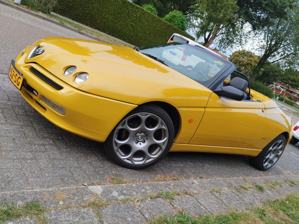 Uniek: Alfa Romeo Spider 1.8 Twin Spark 2000 Giallo Zoë, Auto's, Alfa Romeo, Particulier, Spider, Benzine, Cabriolet, Handgeschakeld