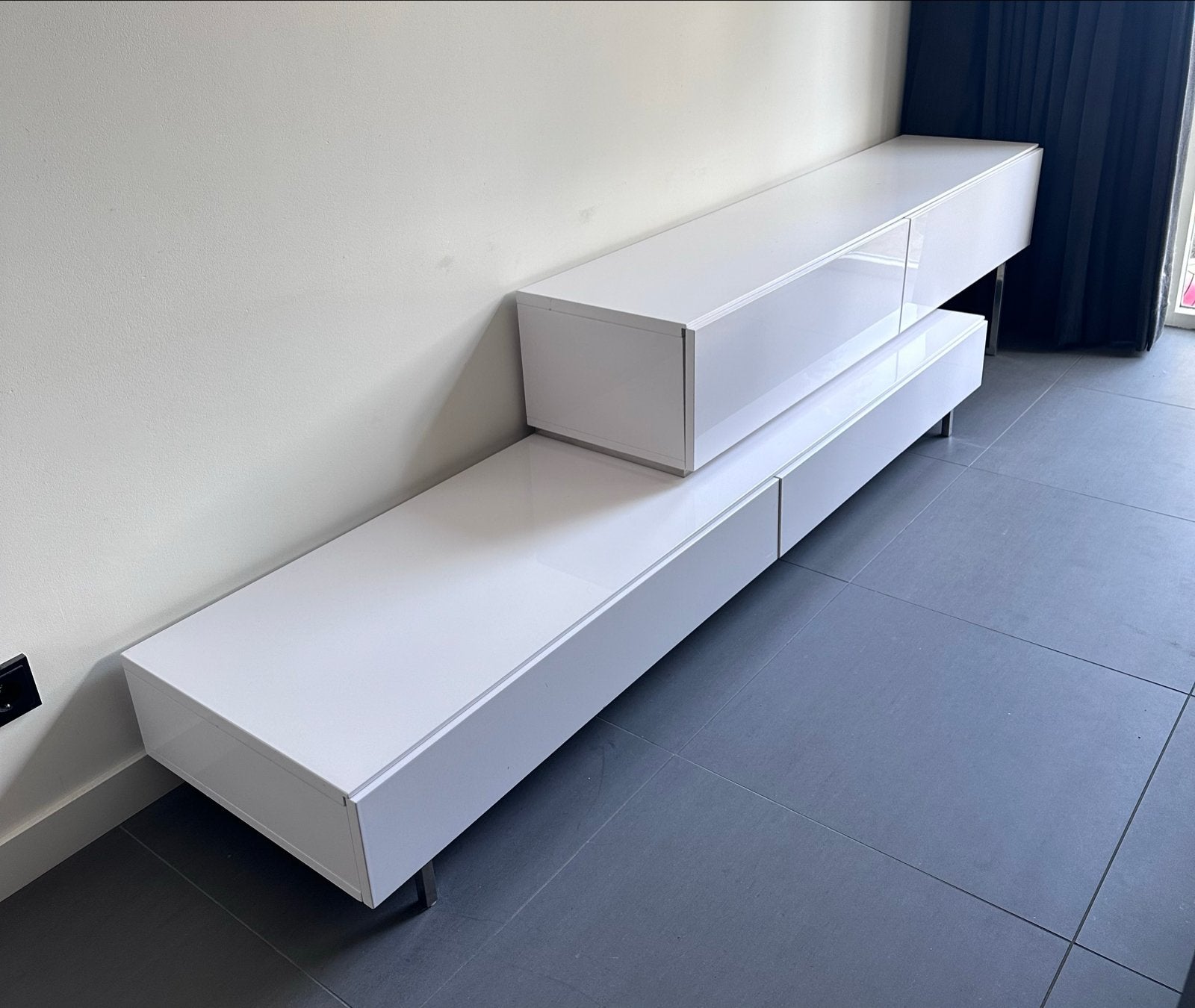 Modern wit tv-meubel met opbergruimte, Ophalen, Gebruikt, 200 cm of meer, Minder dan 100 cm