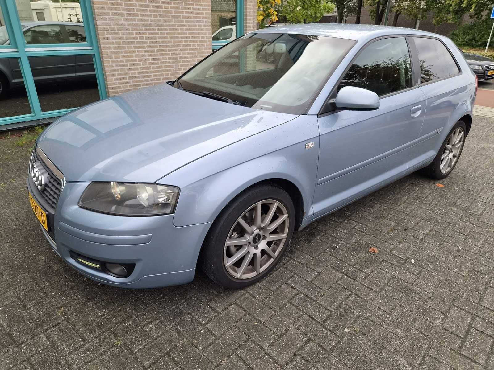 Audi - 2005 - A3 - 2.0 FSI Ambiente - ZH-527-D, Auto's, Gebruikt, Blauw, Bedrijf, Euro 4