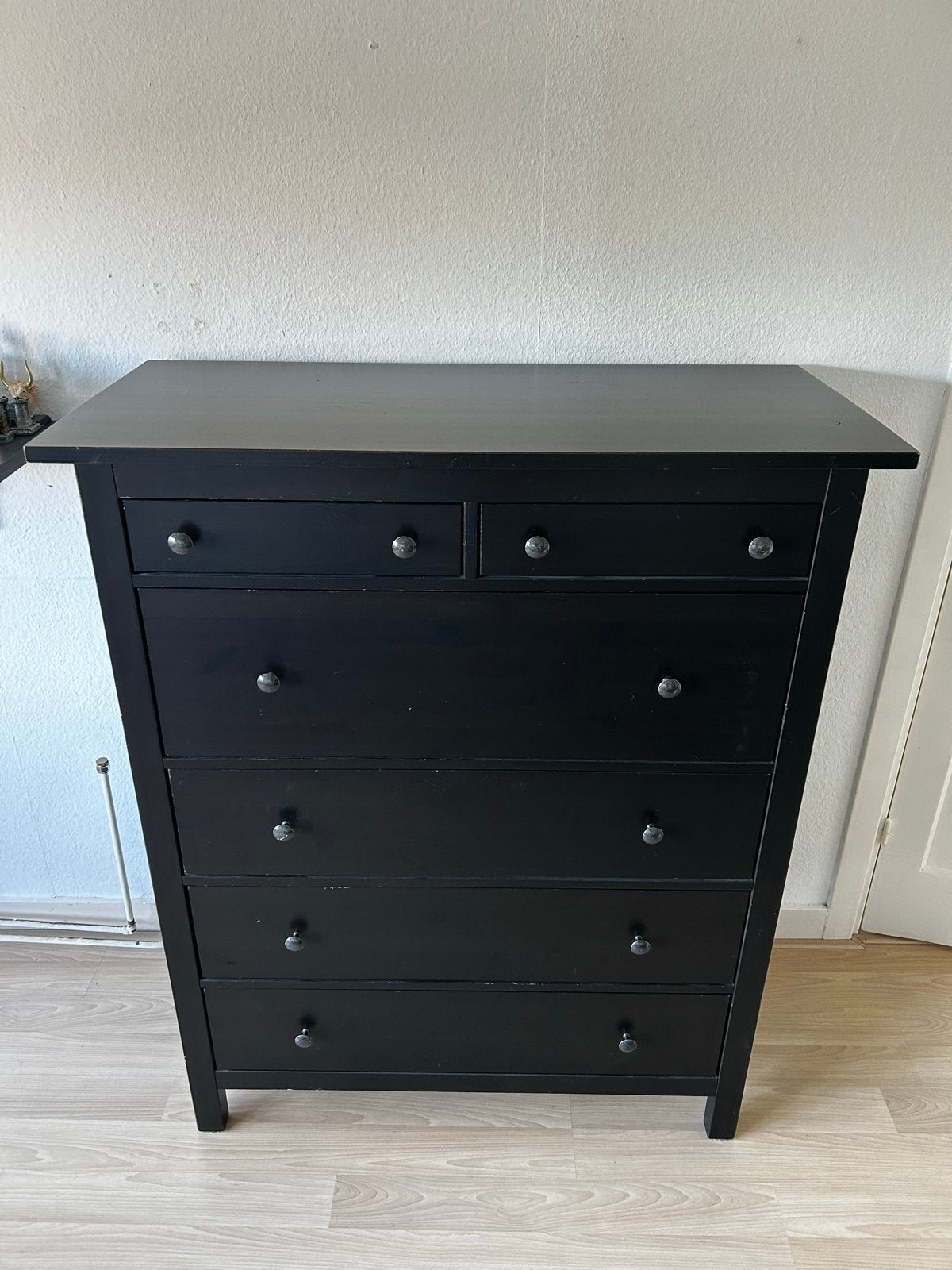 Zwarte Hemnes ladekast met 6 laden - Gebruikt, Huis en Inrichting, Ophalen, Gebruikt, 5 laden of meer, 100 tot 150 cm