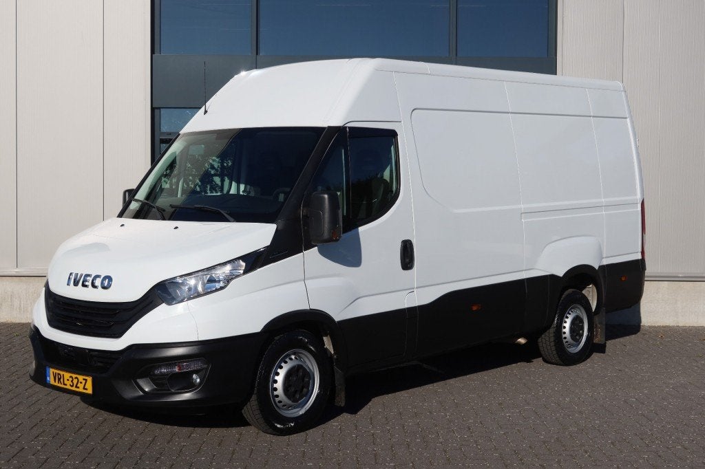 Iveco DAILY 35S16V 2.3 L2H2 156pk Airco Cruise, Camera, Trek, Auto's, Bestelauto's, Automaat, Wit, 10 km/l, Bedrijf
