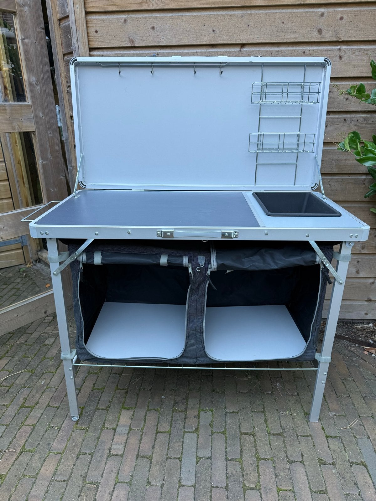 Opvouwbare campingkeuken met wasbak en opbergruimte, Ophalen, Zo goed als nieuw