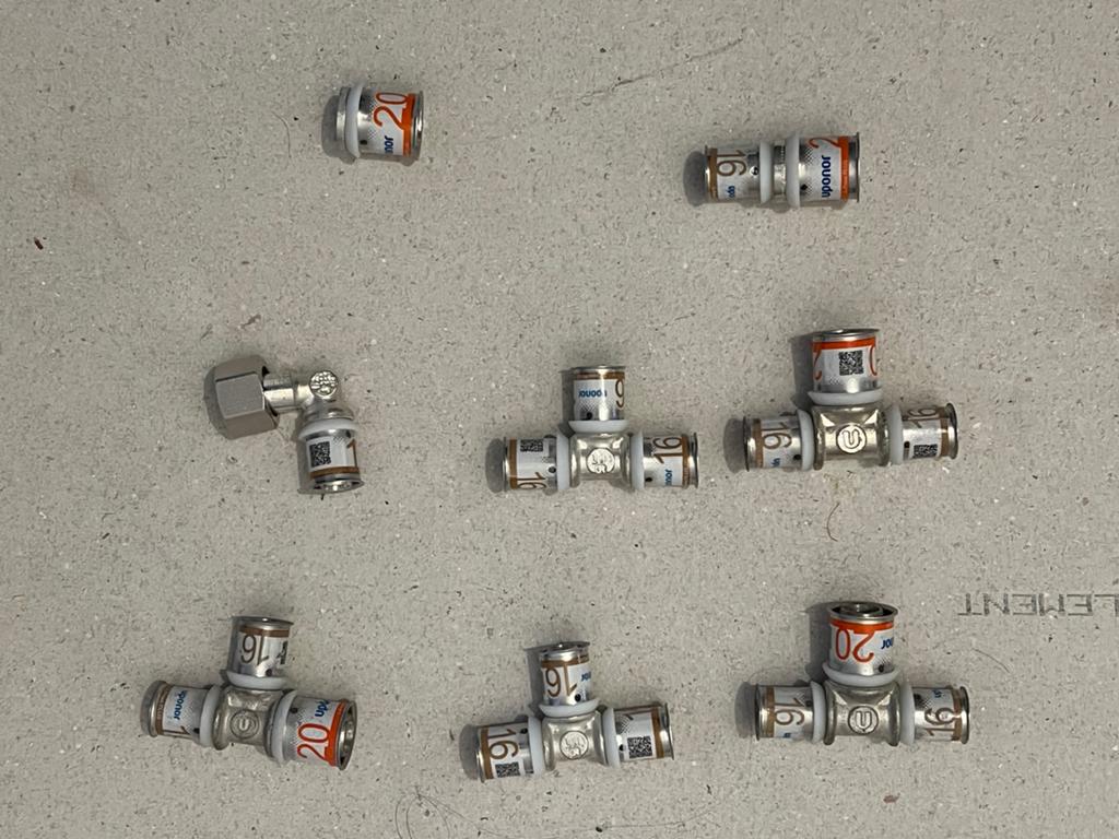 Uponor perskoppelingen voor buis 20 en 16, Doe-het-zelf en Verbouw, Buizen en Afvoer, Overige materialen, Gebruikt, Minder dan 20 mm