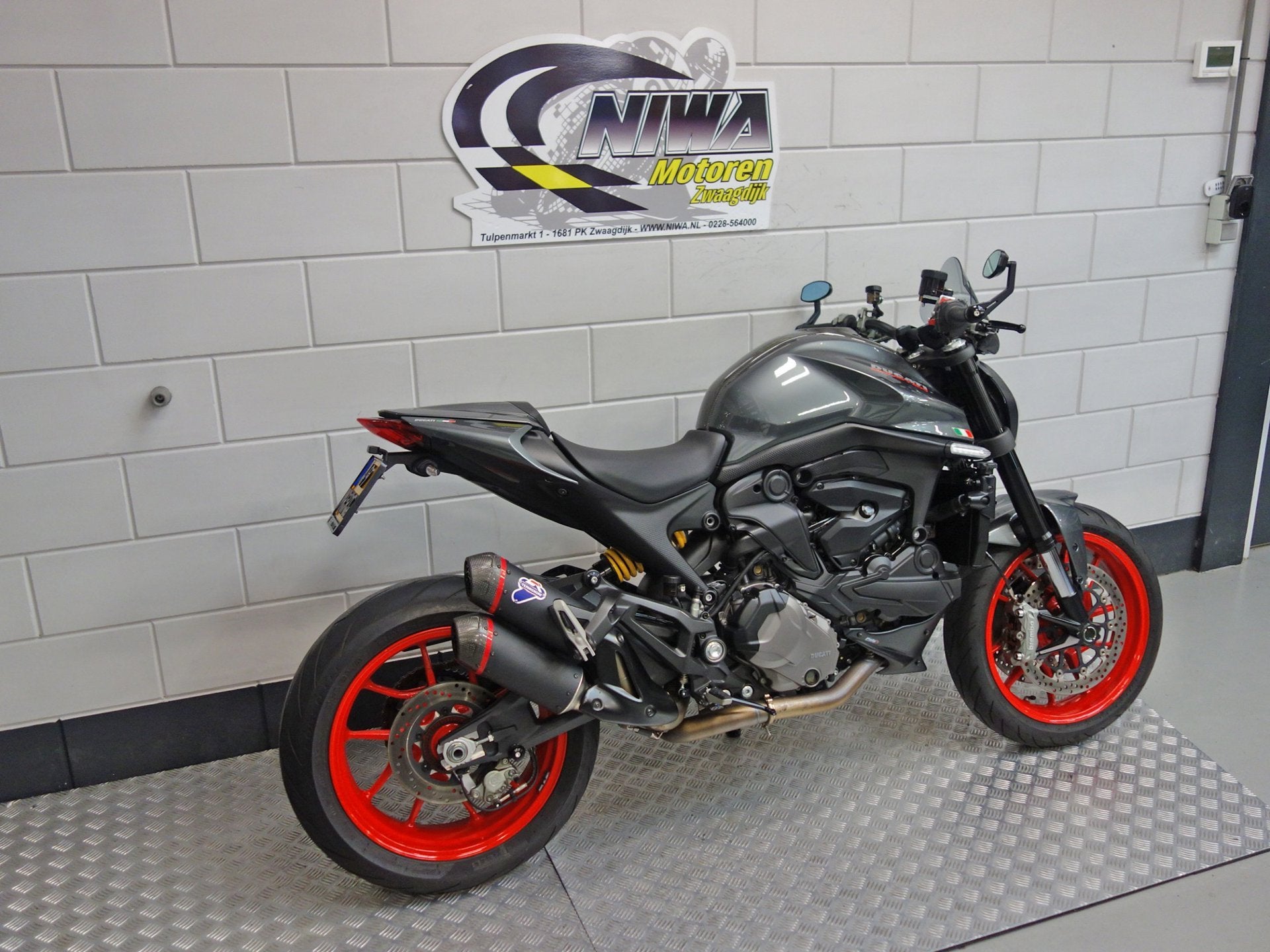 Ducati Monster +, ABS, Meer dan 35 kW, Handgeschakeld, 937 cc