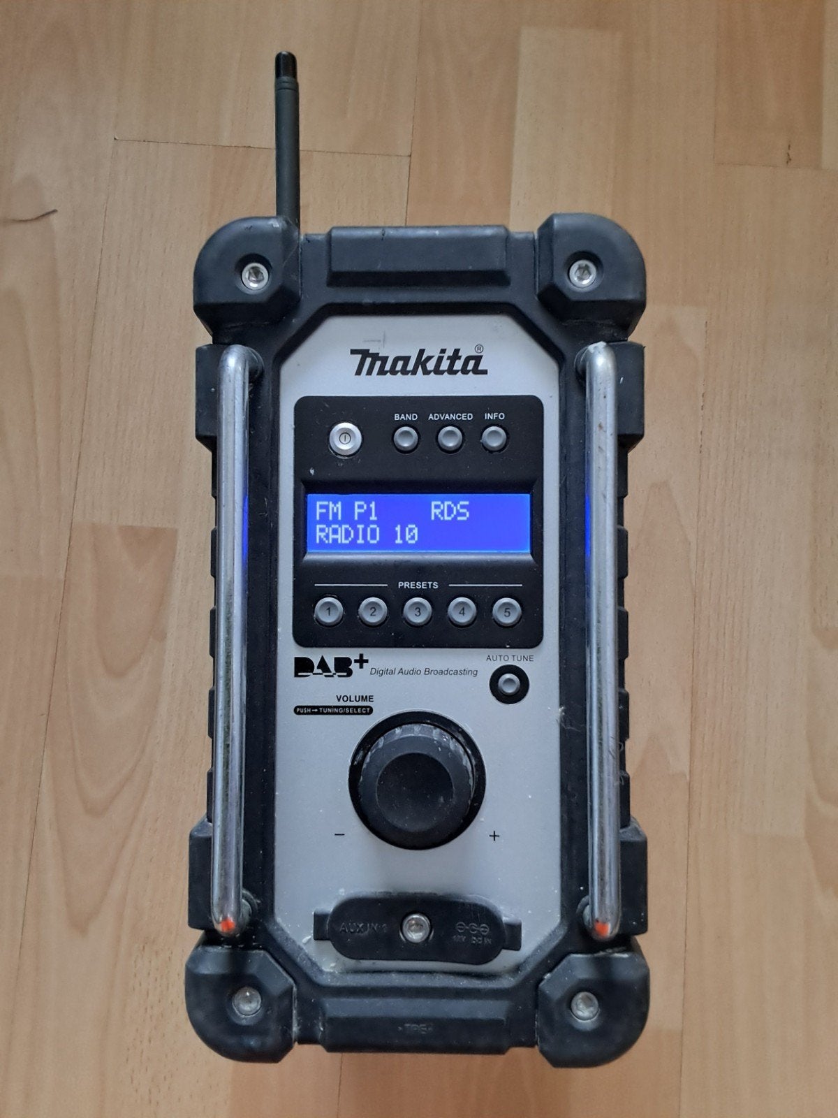Makita DMR110 Bouwradio - Werkt op 18V accu of netstroom, Audio, Tv en Foto, Radio's, Ophalen of Verzenden, Gebruikt, Bouwradio