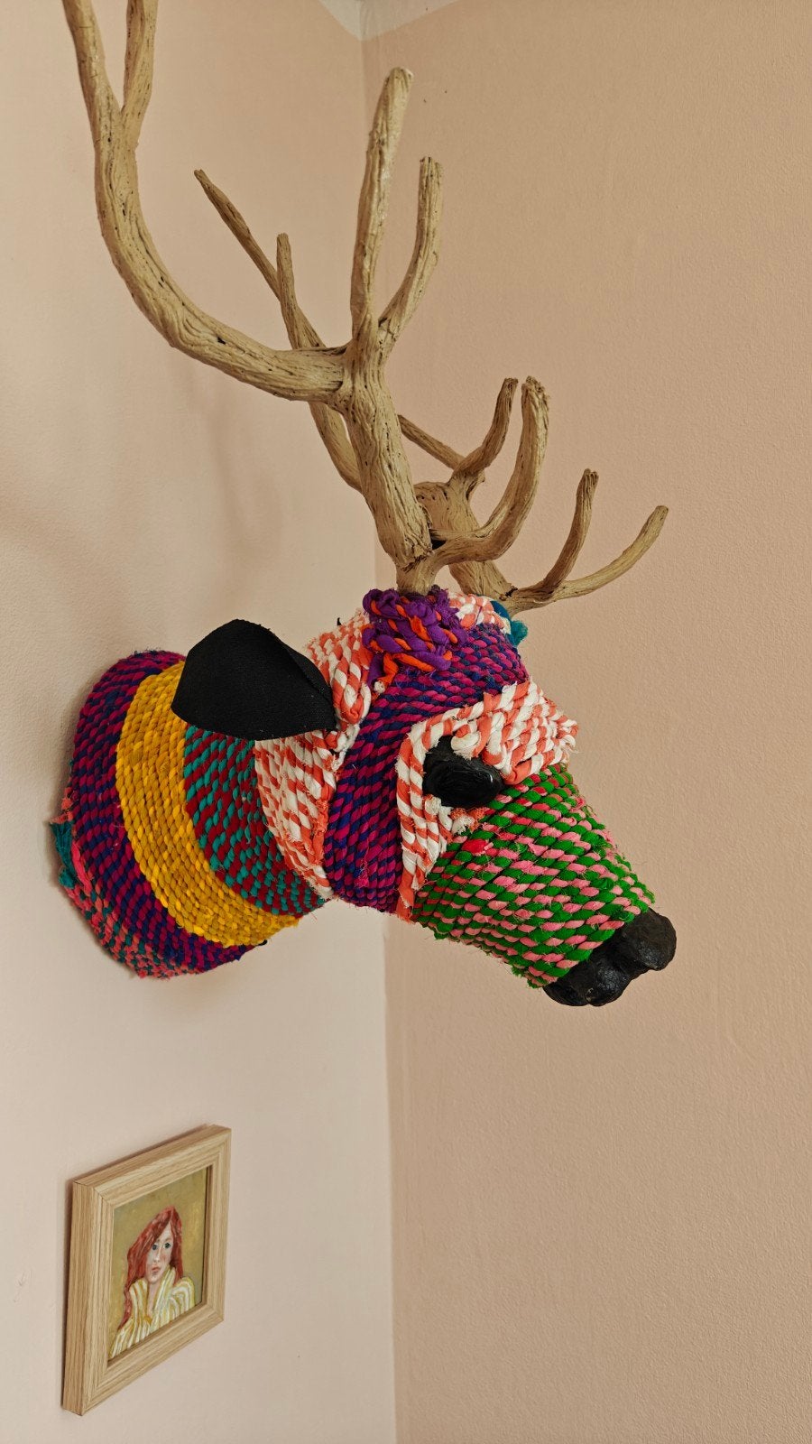 Decoratieve hertenkop met kleurrijk textiel, Ophalen, Hout, Meerkleurig, Boho