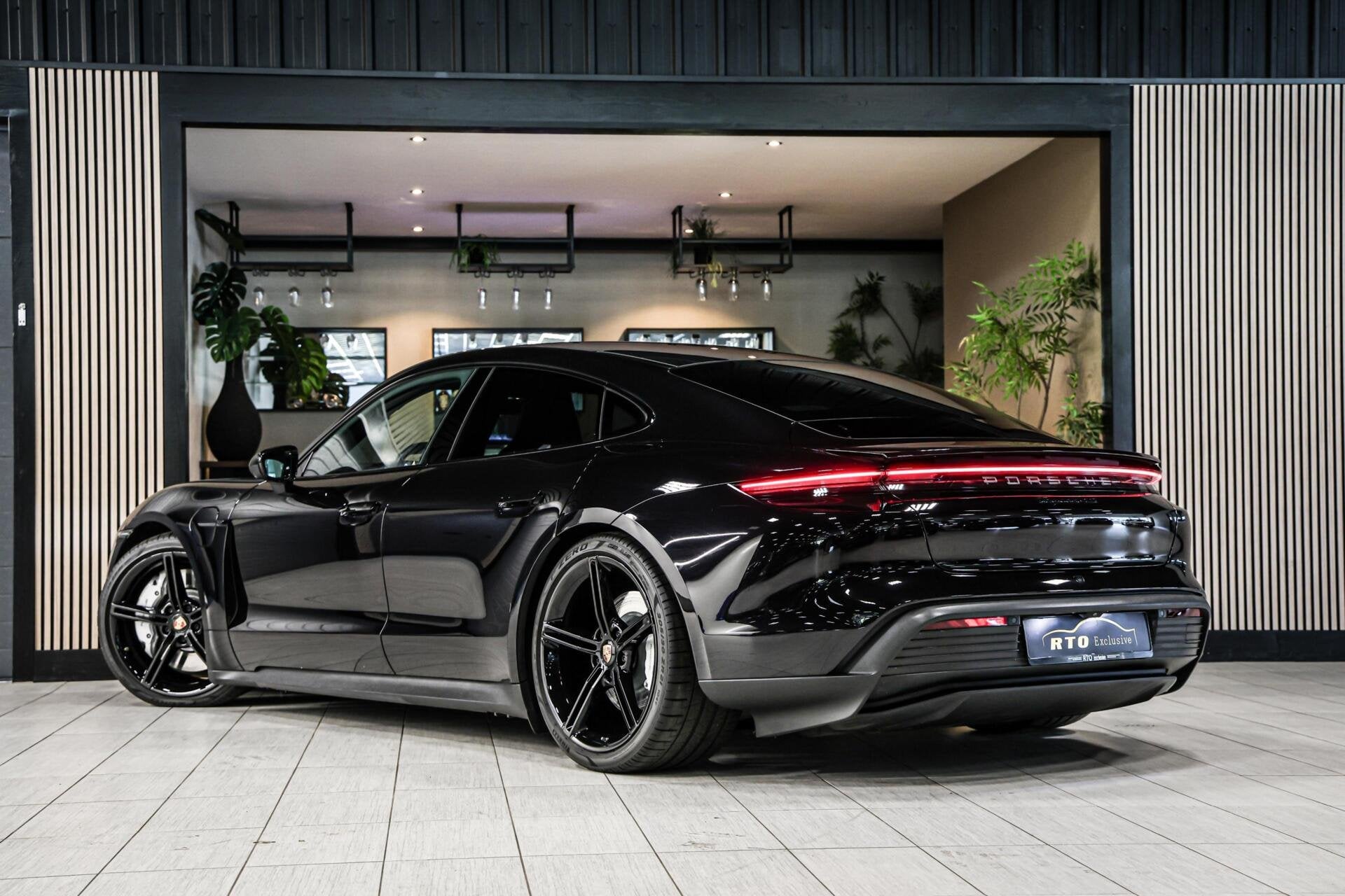 Porsche Taycan 4S 79 kWh|Pano|Chrono|bijrijdersdisplay|21'', Auto's, Automaat, Dealer onderhouden, Gebruikt, Zwart
