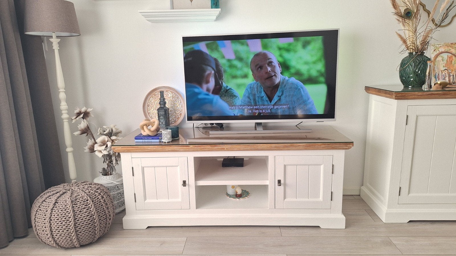 Landelijk TV-meubel wit met eiken blad en glasplaat, Huis en Inrichting, Ophalen, Minder dan 100 cm, 25 tot 50 cm, Eikenhout