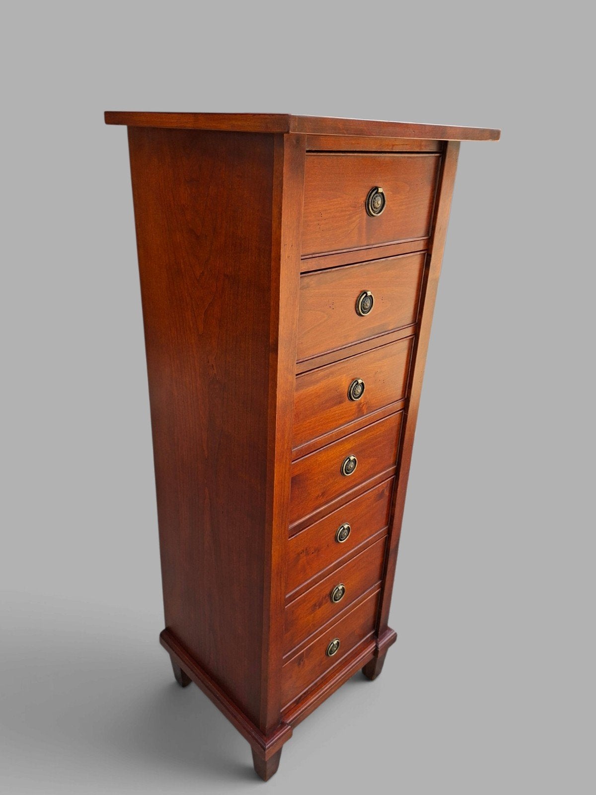 klassieke houten ladekast met zeven laden in een warme roodb, Ophalen of Verzenden, Zo goed als nieuw, 25 tot 50 cm, Minder dan 100 cm