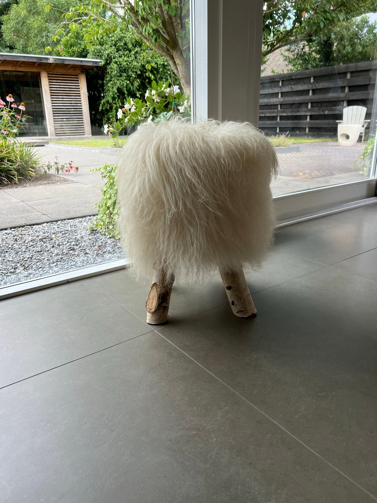 Kruk met schapenvacht, Ophalen, Zo goed als nieuw, Hout