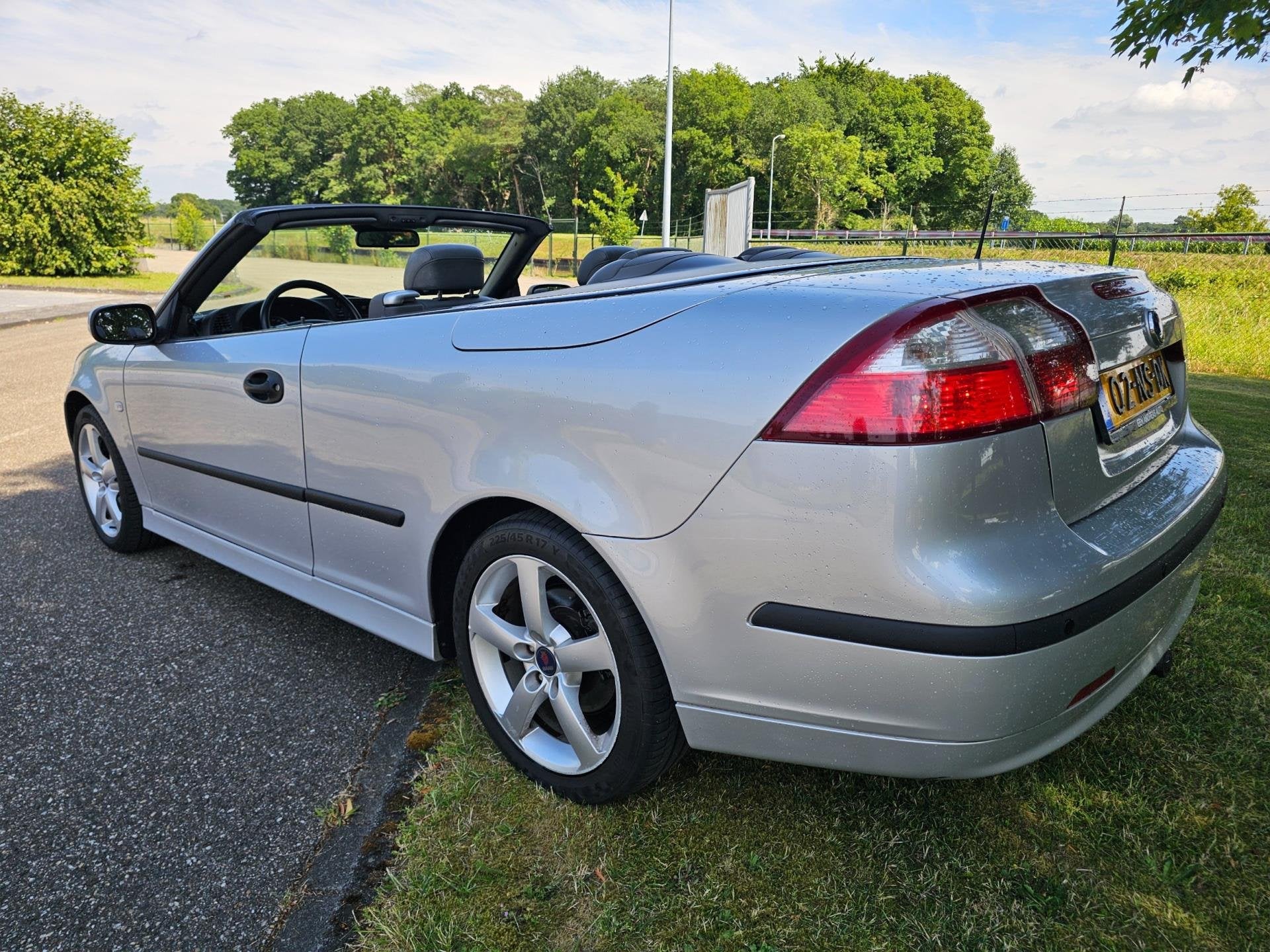 Saab 9-3 Cabrio 1.8T Vector HiRSCH leder/cruise *apk:02-2027, Auto's, Saab, Voorwielaandrijving, Gebruikt, Zwart, 4 cilinders