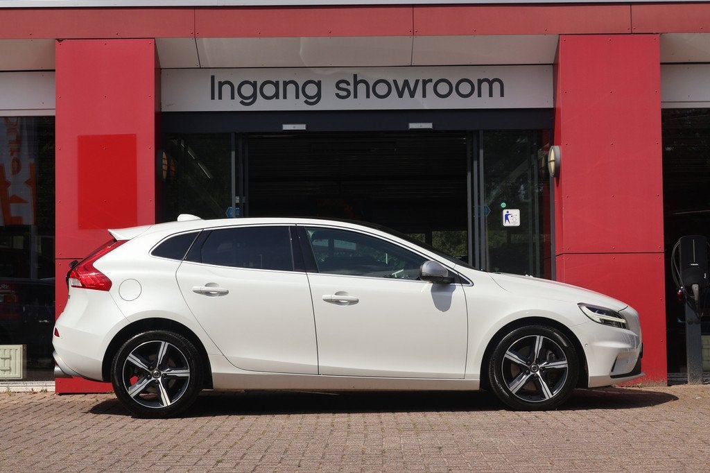 Volvo V40 1.5 T3 150pk Automaat Sport | Origineel NL | R-Des, 4 cilinders, 700 kg, Wit, Bedrijf