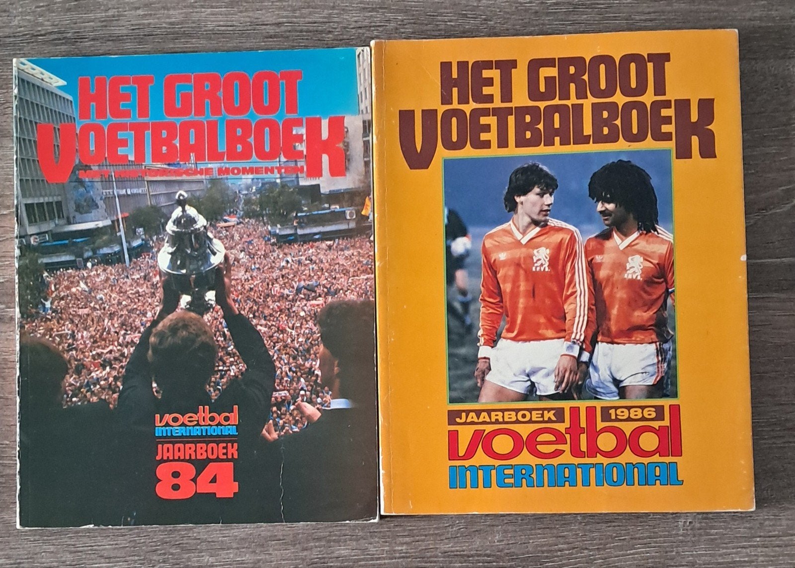 Het Groot Voetbalboek Jaarboek 84 & 86 Voetbal International, Ophalen of Verzenden, Boek of Tijdschrift