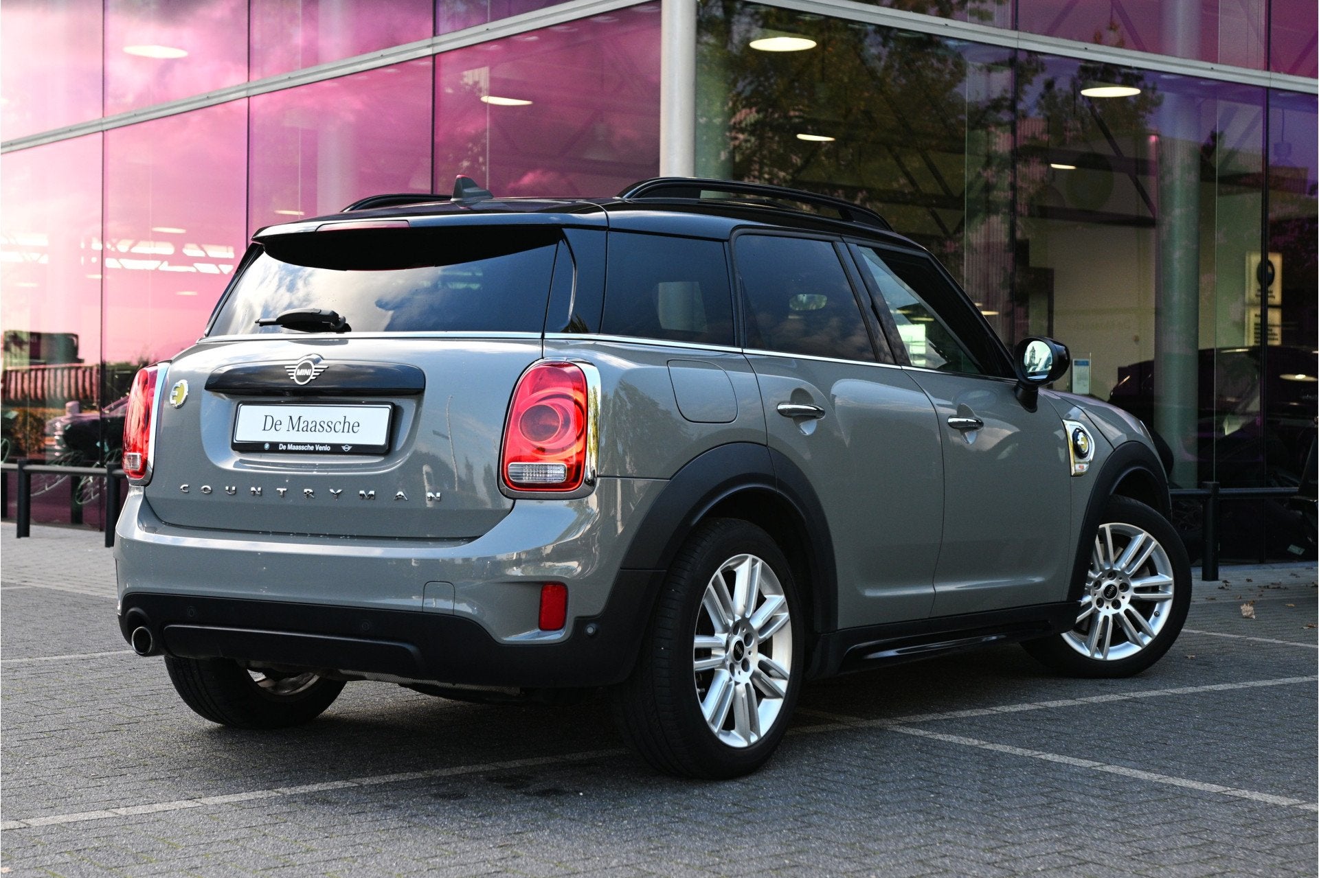 MINI Countryman Cooper S E ALL4 Automaat / Panoramadak / Com, Auto's, Dealer onderhouden, Gebruikt, Met garantie (alle), Leder