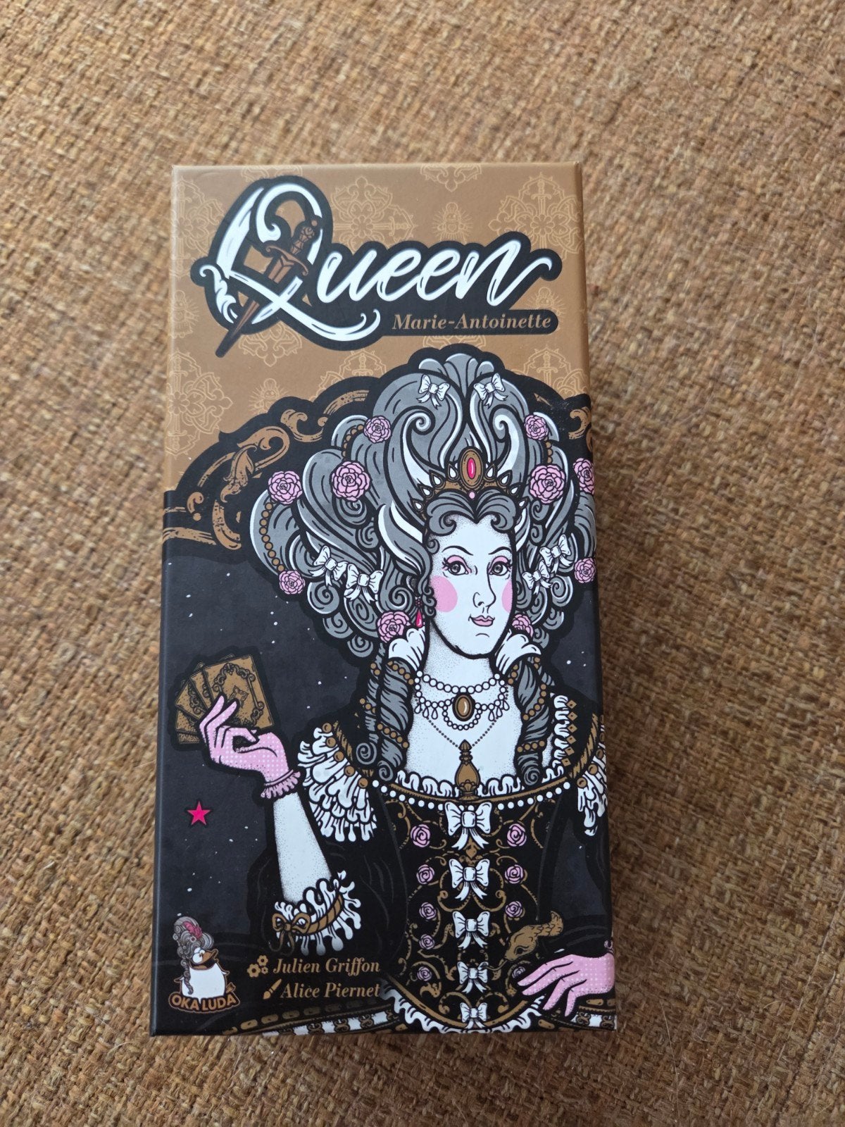 Queen Marie-Antoinette bordspel - Oka Luda Editions, Een of twee spelers, Ophalen of Verzenden, Zo goed als nieuw, Oka Luda Editions