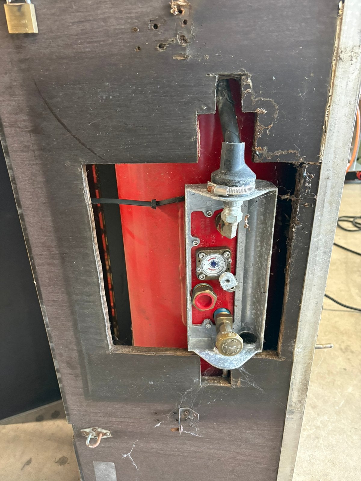 lpg tank gevuld. met houten bekisting, Ophalen of Verzenden, Gebruikt
