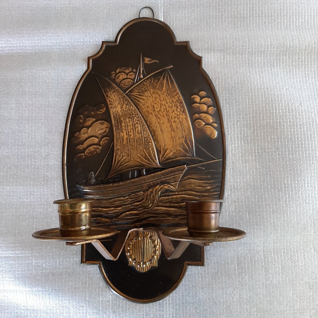 koperen kandelaar voor aan de wand met afbeelding boot, Antiek en Kunst, Ophalen of Verzenden, Koper of Brons