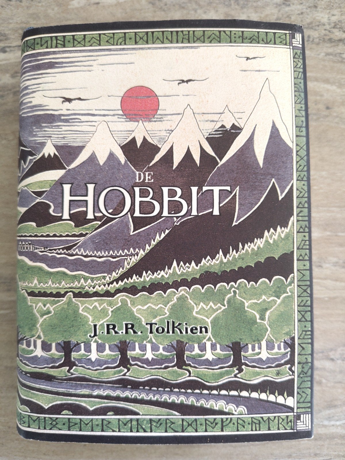 J.R.R. Tolkien - De hobbit, Boeken, Literatuur, Zo goed als nieuw, Ophalen of Verzenden