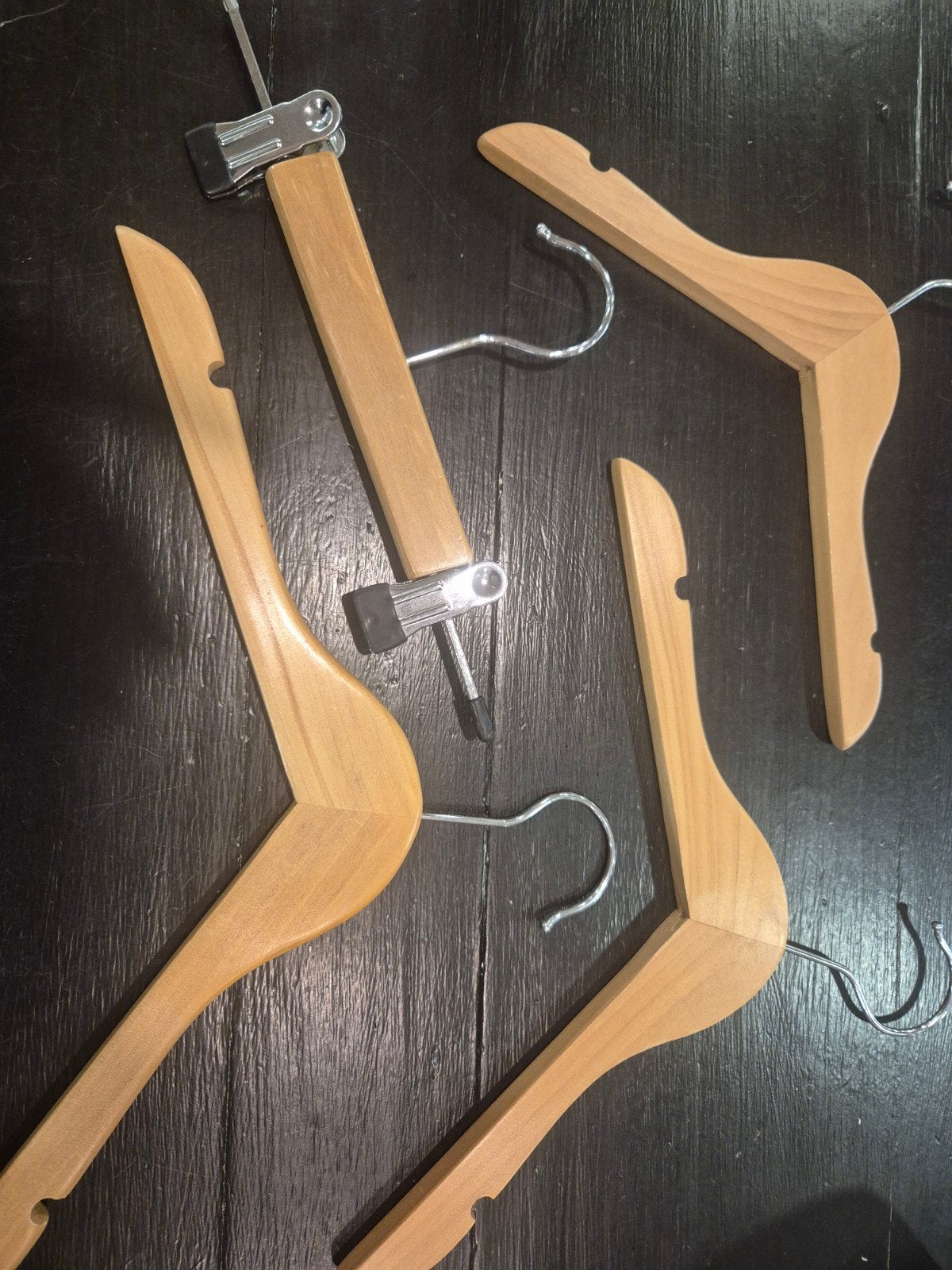 te koop ongeveer 700 kinder houten kledinghangers, Ophalen, Zo goed als nieuw, Overige maten
