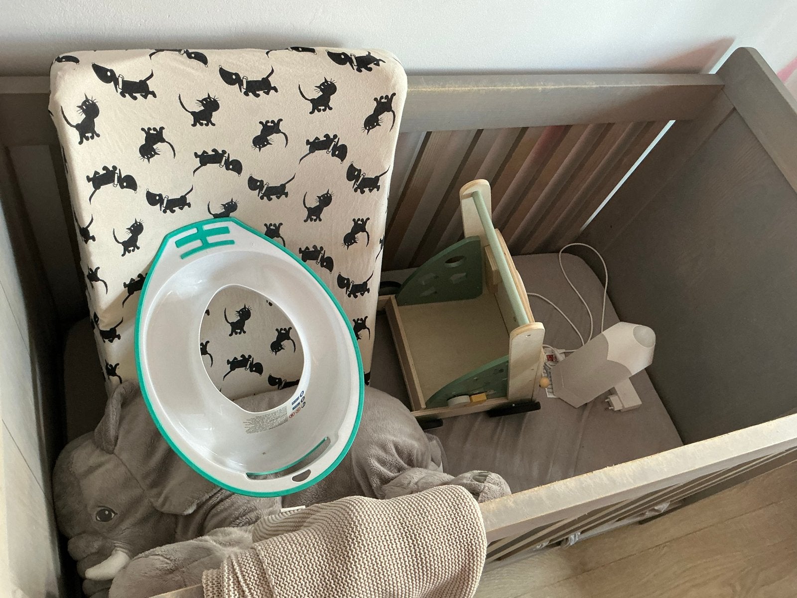 Babybedje ledikant aankleedkussen kinderstoel accessoires, Ophalen, Gebruikt, Overige typen