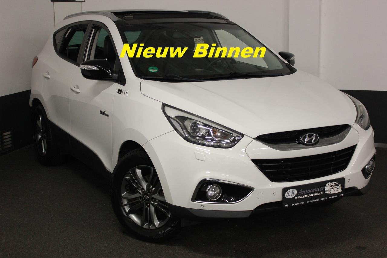 Hyundai ix35 *PANO*KEYLESS GO*NAVI*CRUISE*CAMERA*LEDER*, Euro 5, 135 pk, Gebruikt, 4 cilinders