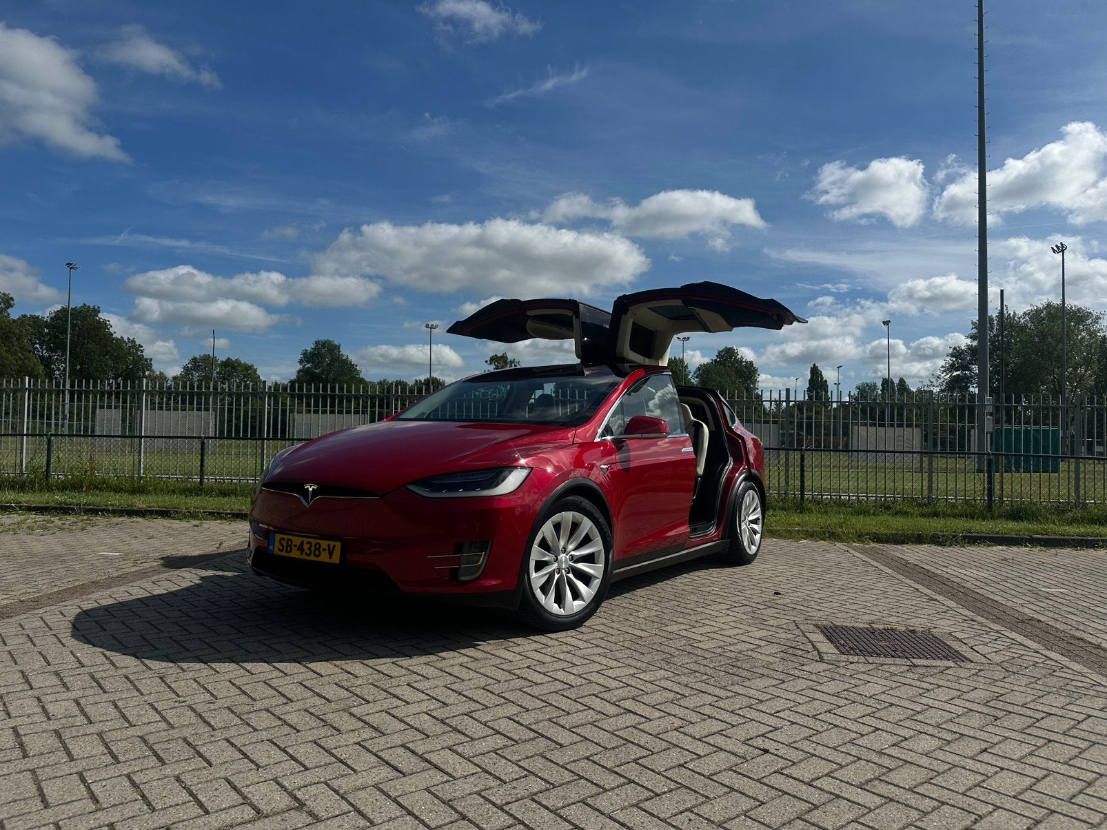 Tesla Model X 2018 Rood 100D Trekhaak | Panorama |Accu 90,6%, Automaat, Model X, 2433 kg, 137 €/maand