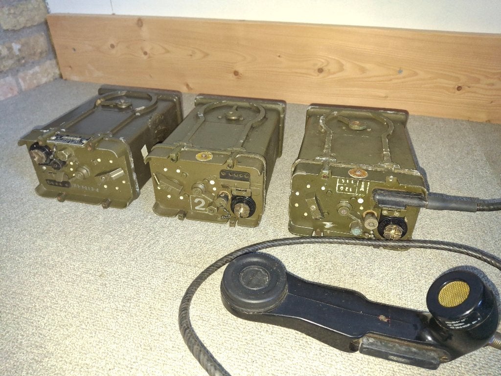 Legerradio vintage 4 stuks, Ophalen, Niet werkend, Zender en Ontvanger