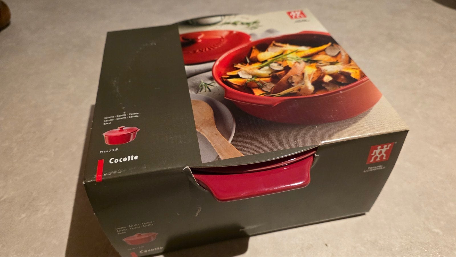 ZWILLING 24cm Cocotte 3,5Liter overschaal, Huis en Inrichting, Overige materialen, Braadpan, Met deksel, Nieuw