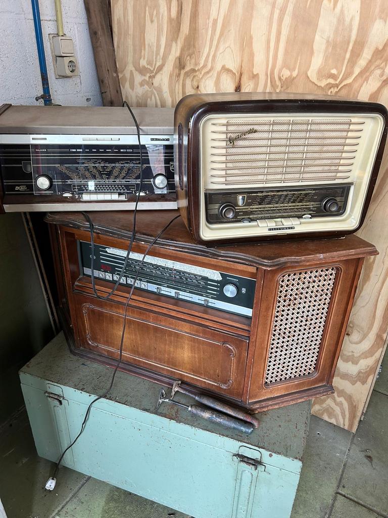 Oude radio's in één keer weg - Vintage verzameling, Audio, Tv en Foto, Radio's, Ophalen, Gebruikt, Radio