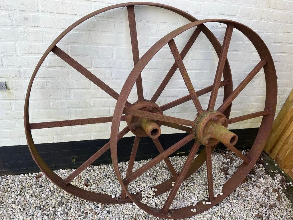 Set van 2 antieke ijzeren wagenwielen - Ø 1.10m, Antiek en Kunst, Antiek | Overige Antiek, Ophalen