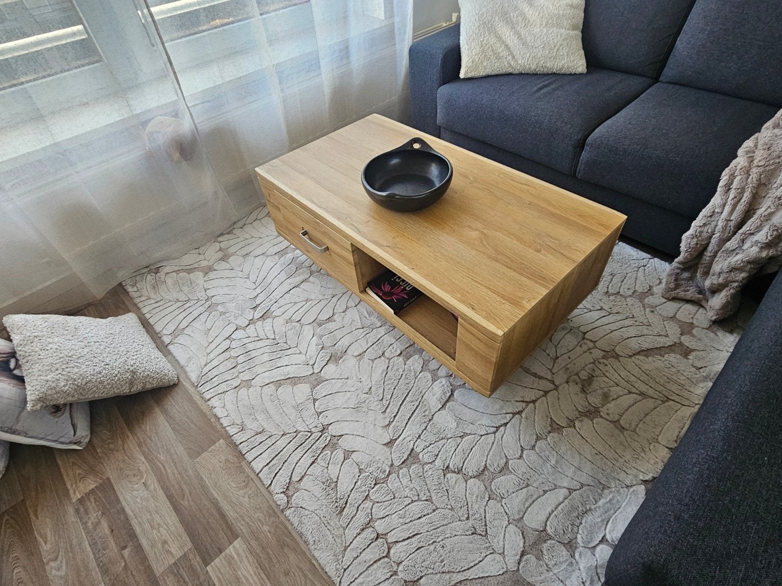 Moderne houten salontafel met lade en opbergvak, Ophalen, Gebruikt, 100 tot 150 cm, 50 tot 100 cm