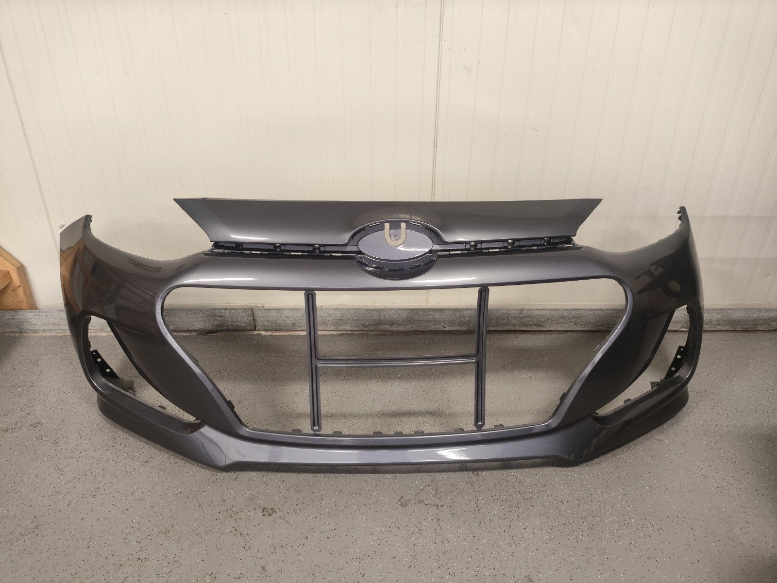 Hyundai i10 facelift voorbumper 2017-2019 V3G splinternieuw, Auto-onderdelen, Voor, Nieuw, Ophalen of Verzenden, Bumper