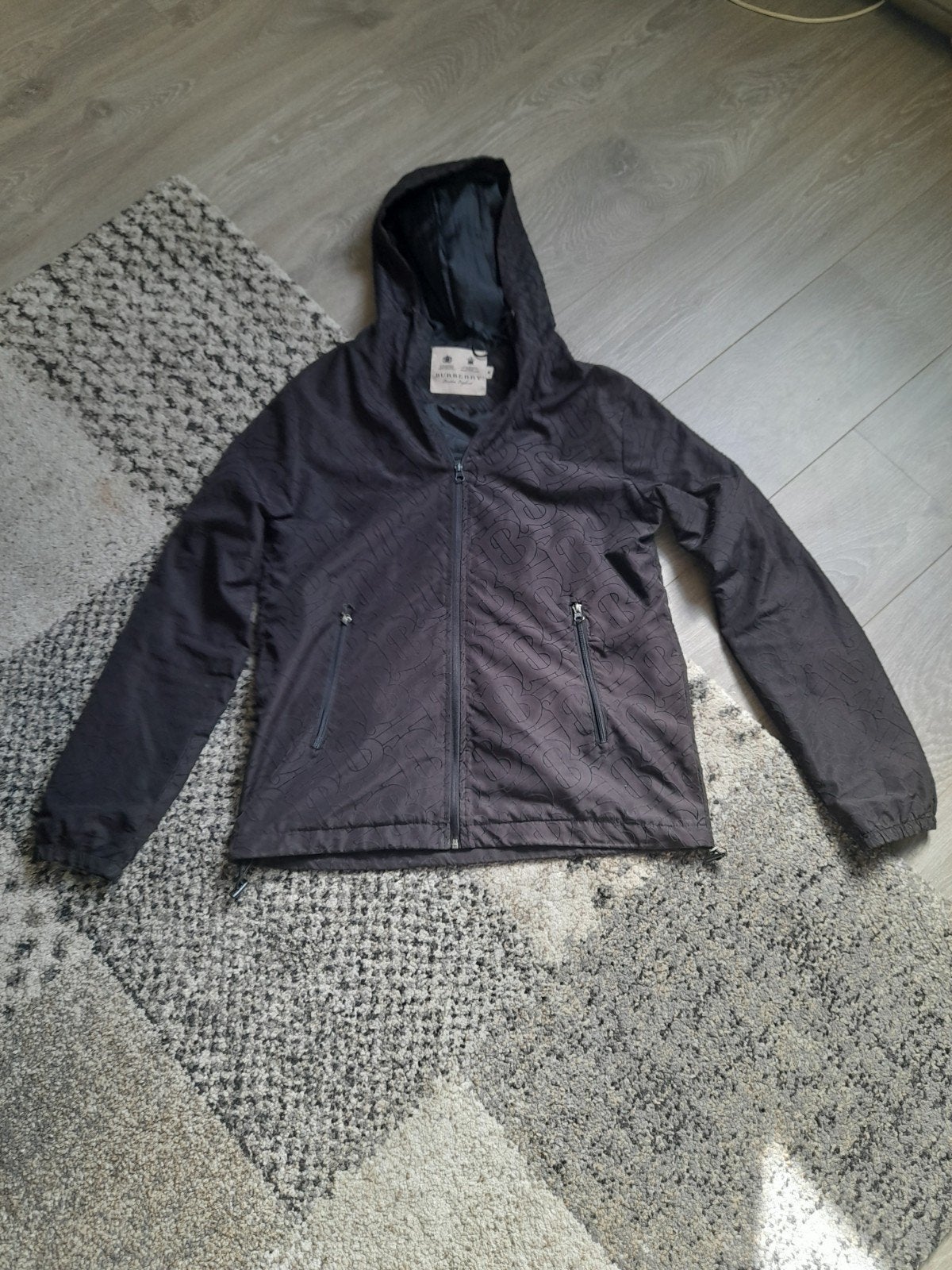 burberry zomerjas zwart met capuchon maatje M

maat M, Kleding | Dames, Burberry, Ophalen of Verzenden, Maat 38/40 (M), Zwart