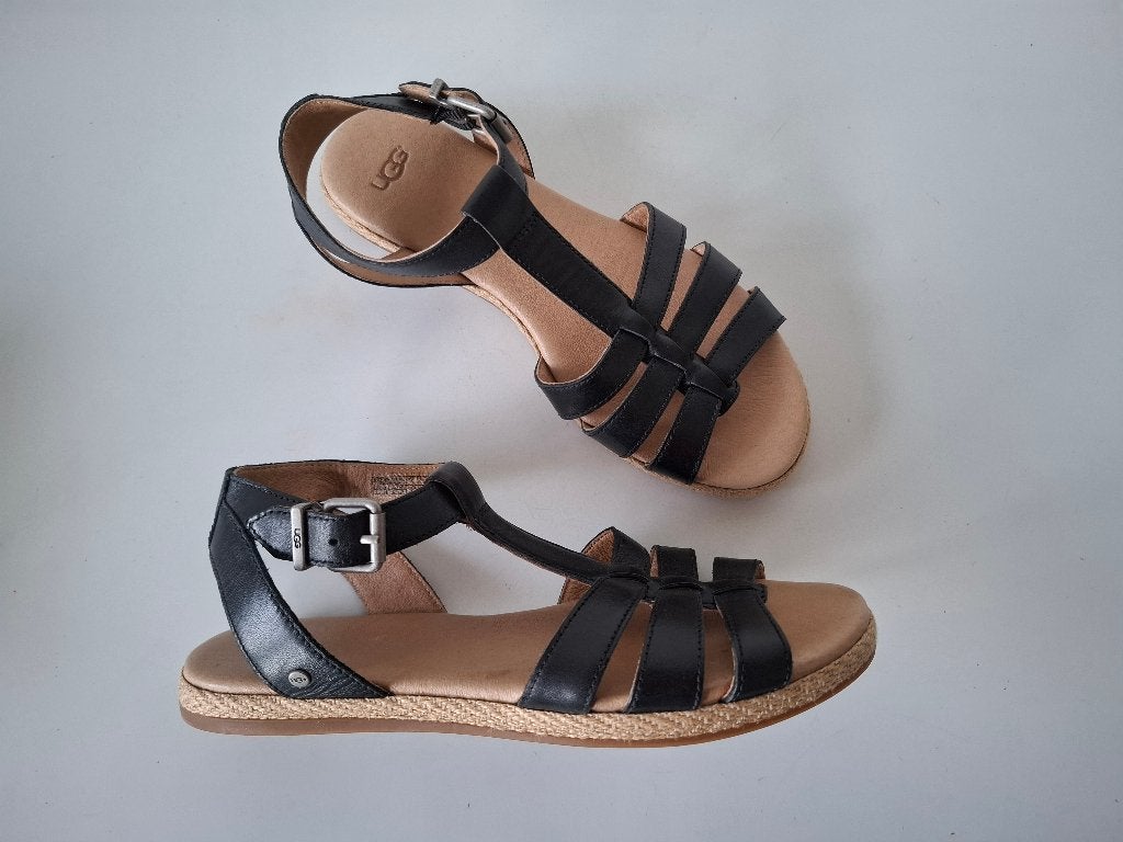 <> Ugg maat 38 zwarte leren sandalen Lanette bijna nieuw !, Verzenden, Zwart, Zo goed als nieuw, Ugg / UGG