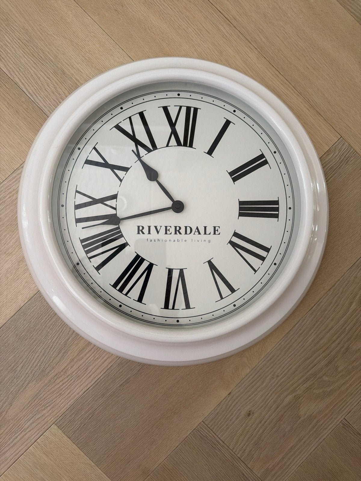 Riverdale Wandklok Wit met Romeinse Cijfers, Wit, Analoog, Werkt op batterijen, Ophalen of Verzenden